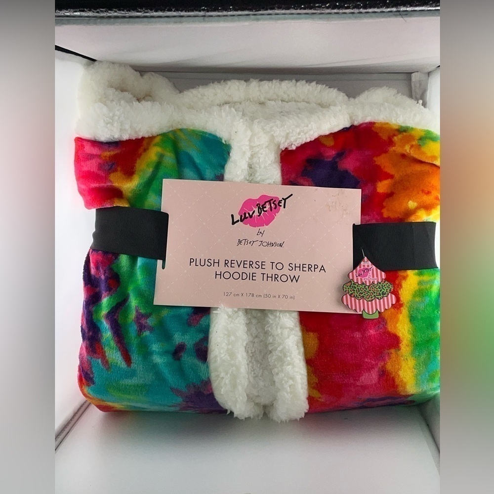 Betsey Johnson Sherpa Throw Rainbow Print Reversible Hooded Blanket 50”X70”‌‌‌‌‍ - Picture 2 of 6